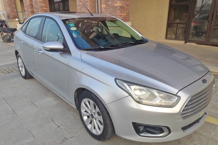 Used Ford Escort 2015 1.5L Manual Fashion Edition Exterior 2