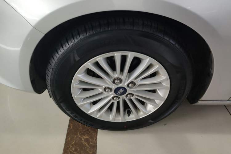 Used Ford Escort 2015 1.5L Automatic Comfort Edition Exterior 2