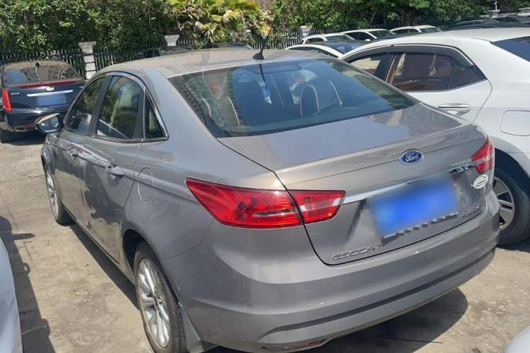 Used Ford Escort 2015 1.5L Automatic Fashion Model Exterior 3