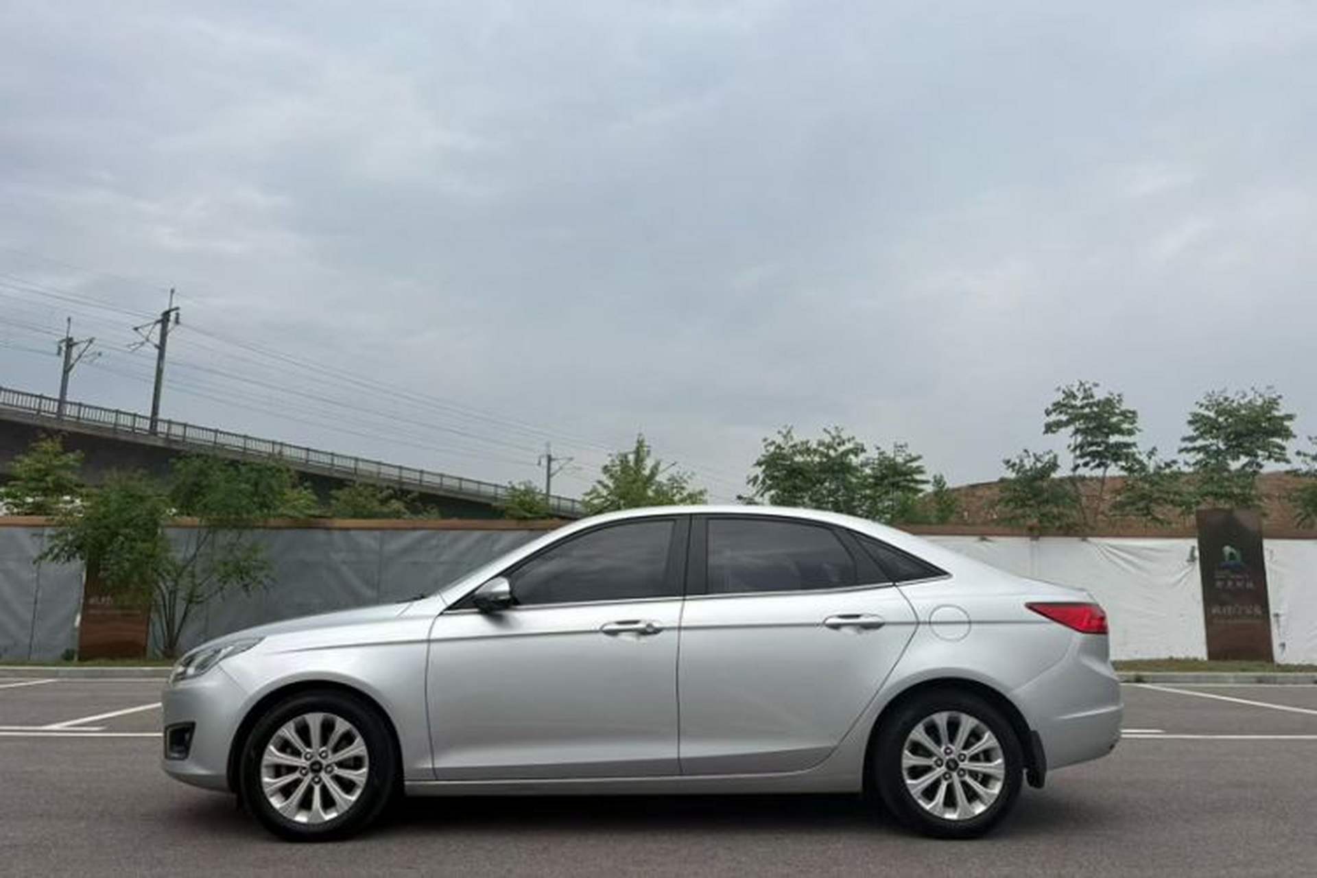 Used Ford Escort 2015 1.5L Automatic Fashion Model Exterior 3