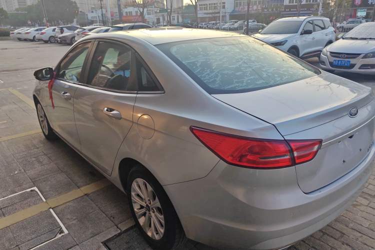 Used Ford Escort 2015 1.5L Manual Fashion Edition Exterior 3