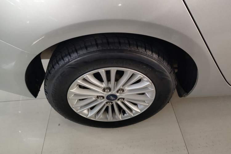 Used Ford Escort 2015 1.5L Automatic Comfort Edition Exterior 3