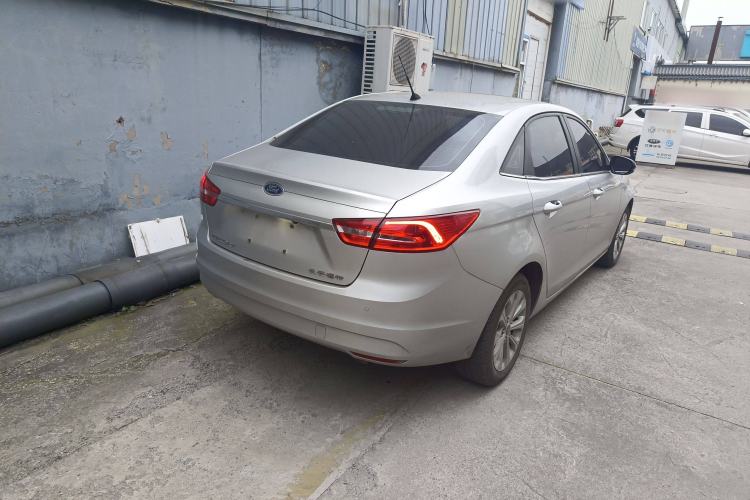 Used Ford Escort 2015 1.5L Automatic Fashion Model Exterior 3