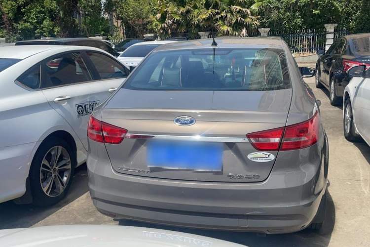 Used Ford Escort 2015 1.5L Automatic Fashion Model Exterior 4