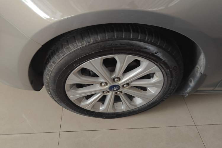 Used Ford Escort 2015 1.5L Automatic Fashion Model Exterior 4