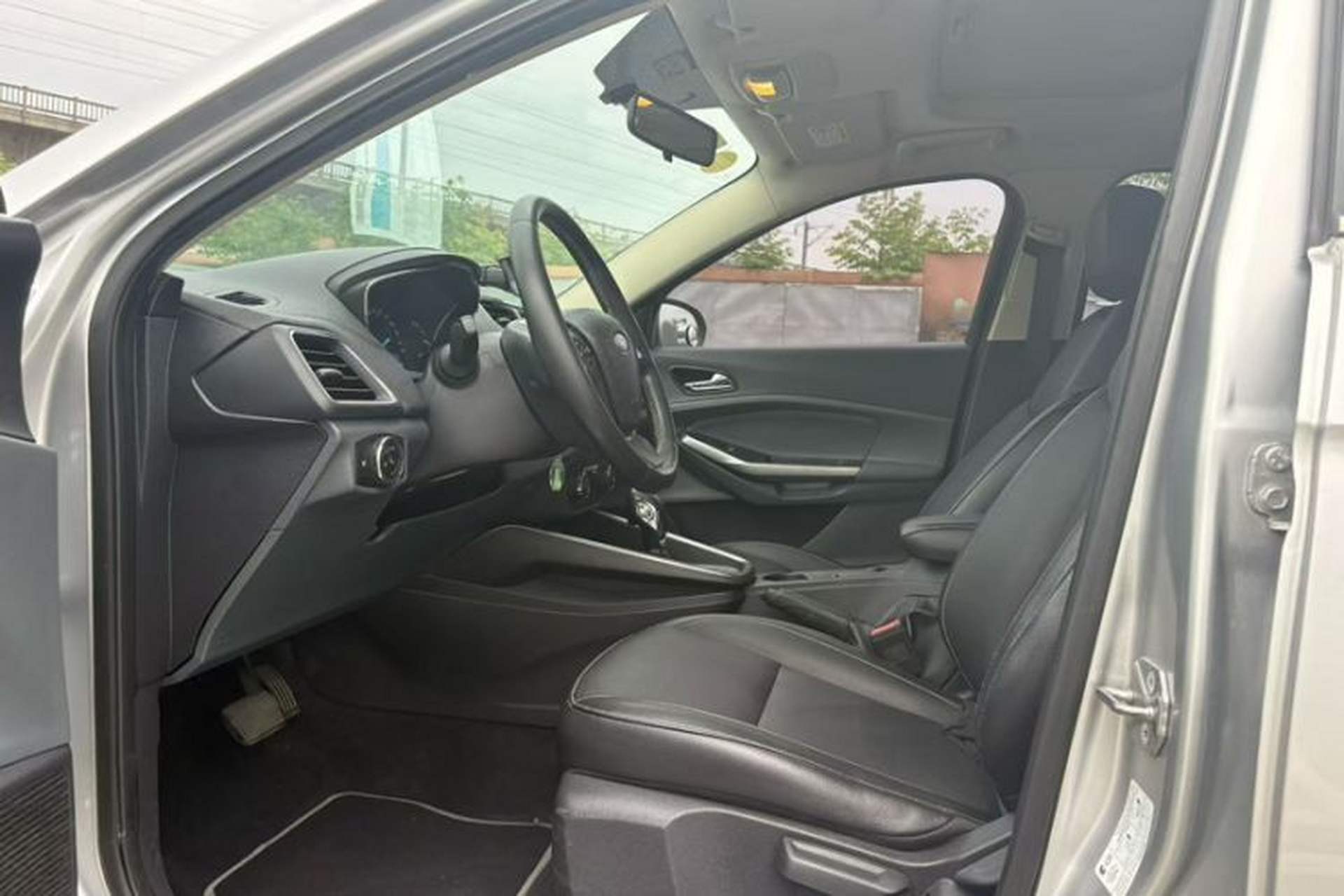 Used Ford Escort 2015 1.5L Automatic Fashion Model Exterior 4