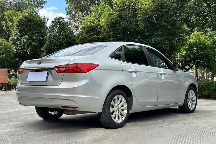 Used Ford Escort 2015 1.5L Automatic Fashion Model Exterior 4