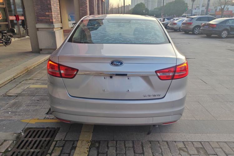 Used Ford Escort 2015 1.5L Manual Fashion Edition Exterior 4