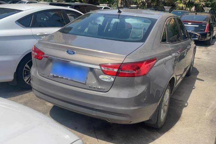 Used Ford Escort 2015 1.5L Automatic Fashion Model Exterior 5