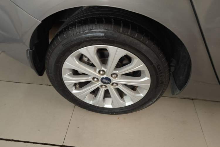 Used Ford Escort 2015 1.5L Automatic Fashion Model Exterior 5
