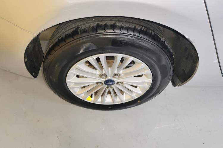 Used Ford Escort 2015 1.5L Automatic Comfort Edition Exterior 5