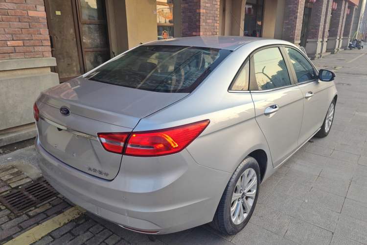 Used Ford Escort 2015 1.5L Manual Fashion Edition Exterior 5