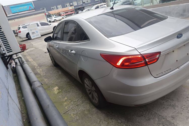 Used Ford Escort 2015 1.5L Automatic Fashion Model Exterior 5