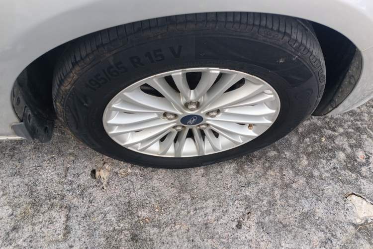 Used Ford Escort 2015 1.5L Manual Comfort Model Exterior 8