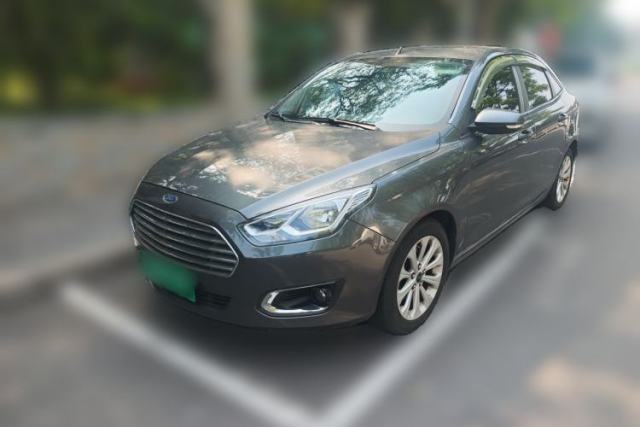 Ford Escort 2015 1.5L Automatic Fashion Model مستعملة