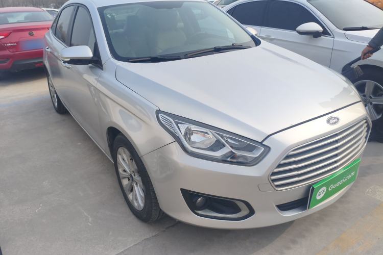 Used Ford Escort 2015 1.5L Automatic Fashion Model Front Right 45 Deg