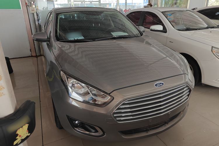 Used Ford Escort 2015 1.5L Automatic Fashion Model Front Right 45 Deg
