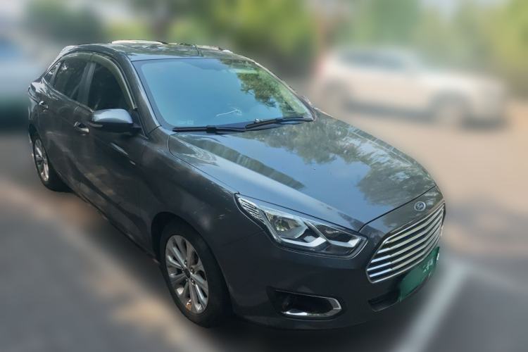 Used Ford Escort 2015 1.5L Automatic Fashion Model Front Right 45 Deg