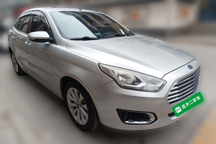 Used Ford Escort 2015 1.5L Manual Fashion Edition Front Right 45 Deg