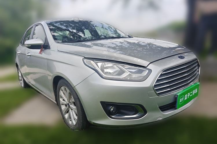 Used Ford Escort 2015 1.5L Automatic Fashion Model Front Right 45 Deg