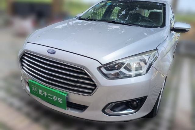 Ford Escort 2015 1.5L Automatic Fashion Model مستعملة