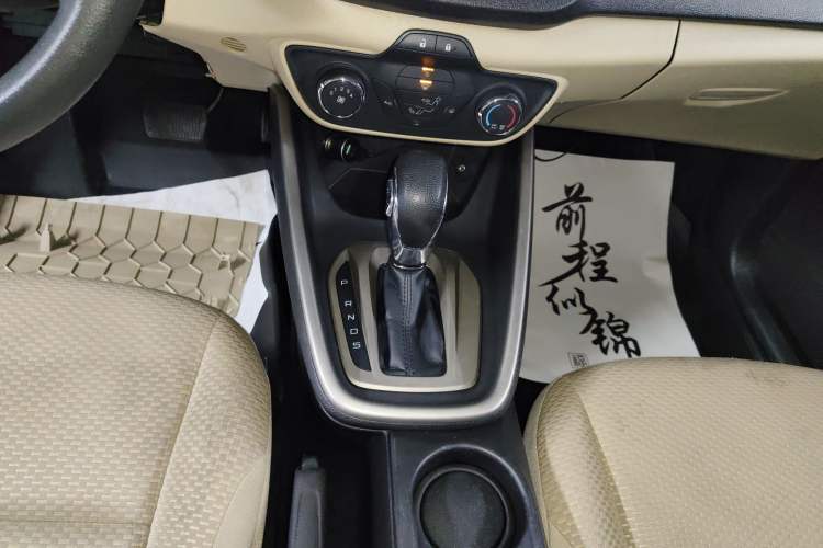 Used Ford Escort 2015 1.5L Automatic Comfort Edition Gear Lever