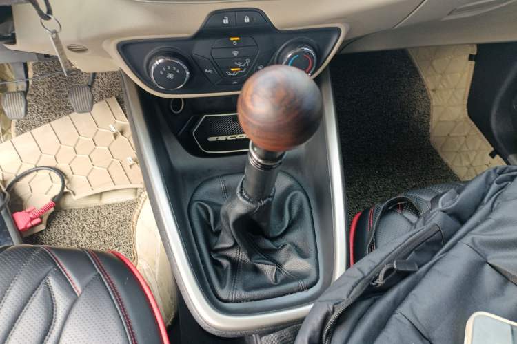 Used Ford Escort 2015 1.5L Manual Comfort Model Gear Lever