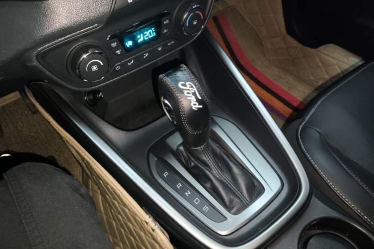 Used Ford Escort 2015 1.5L Automatic Fashion Model Gear Lever