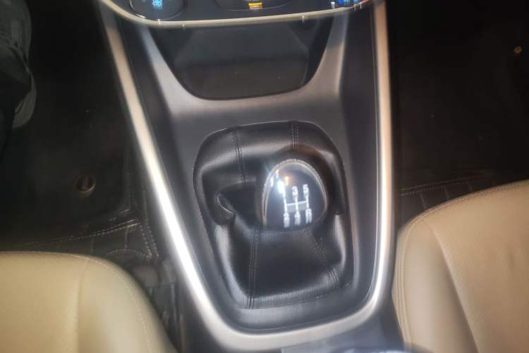 Used Ford Escort 2015 1.5L Manual Comfort Model Gear Lever