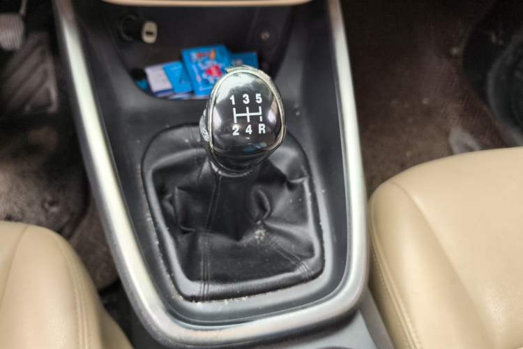 Used Ford Escort 2015 1.5L Manual Comfort Model Gear Lever