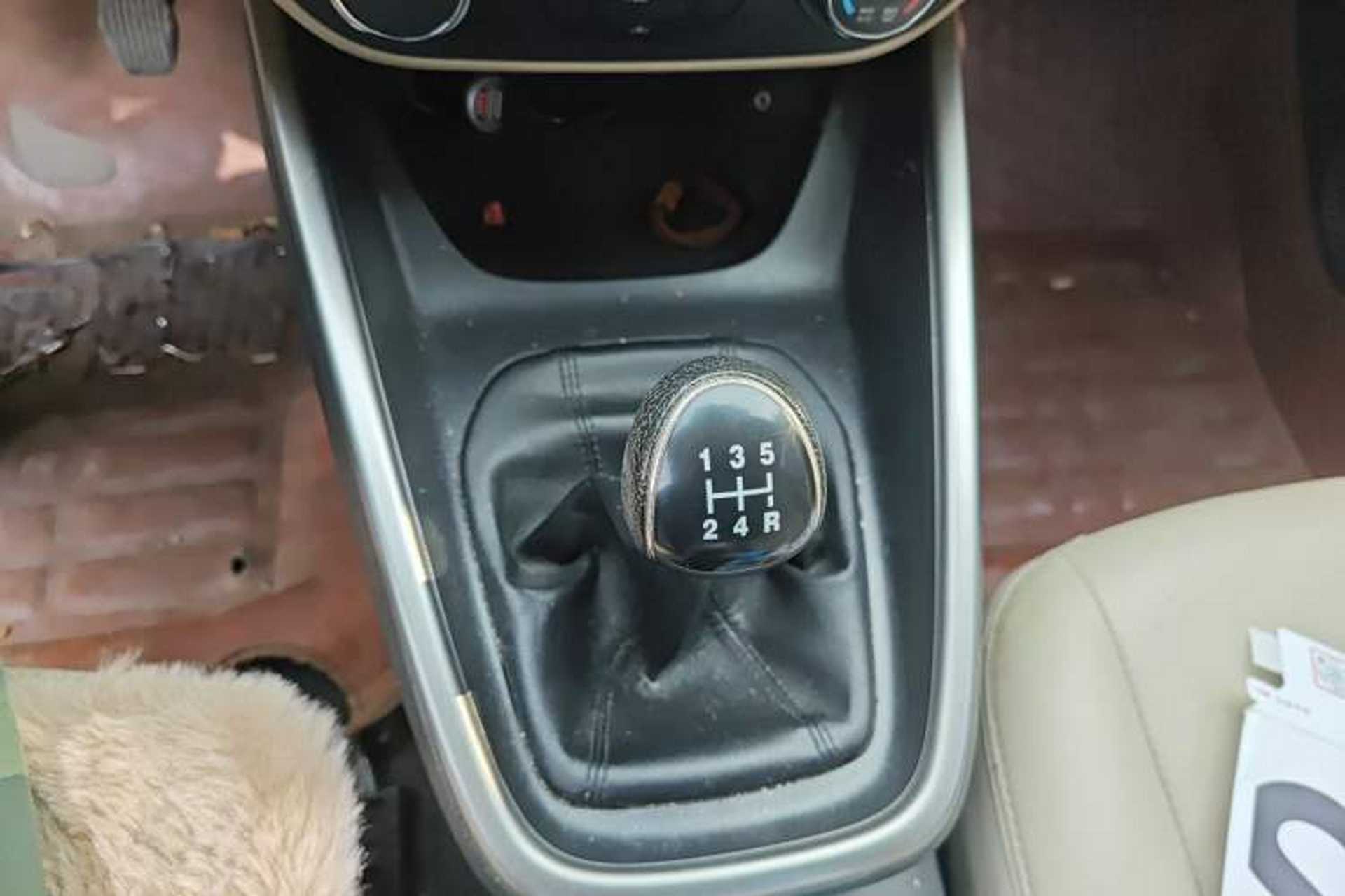 Used Ford Escort 2015 1.5L Manual Comfort Model Gear Lever
