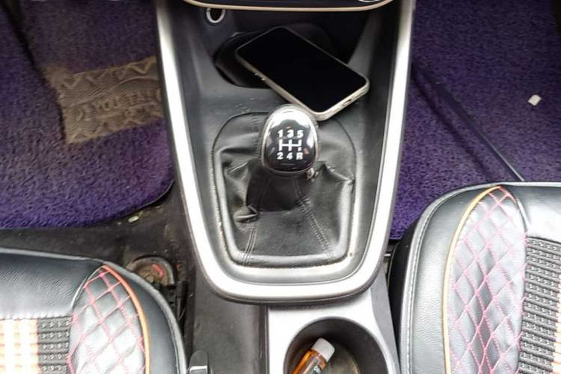Used Ford Escort 2015 1.5L Manual Fashion Edition Gear Lever