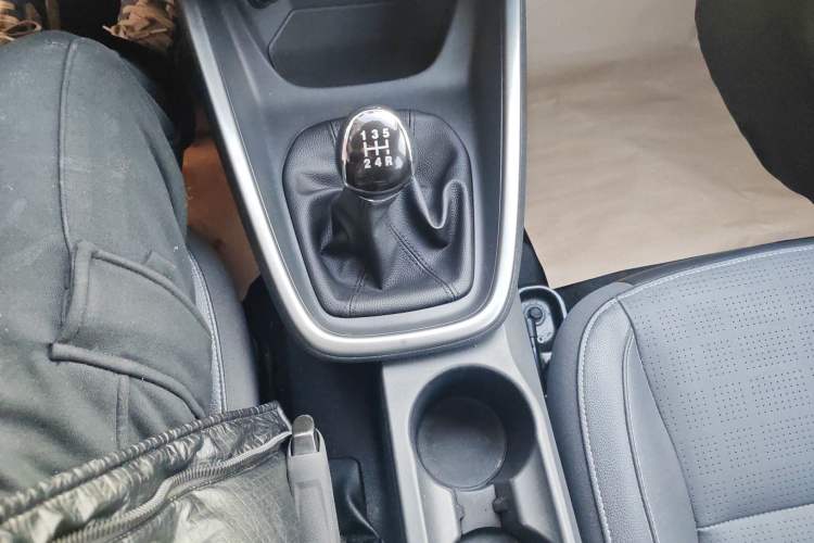Used Ford Escort 2015 1.5L Manual Fashion Edition Gear Lever
