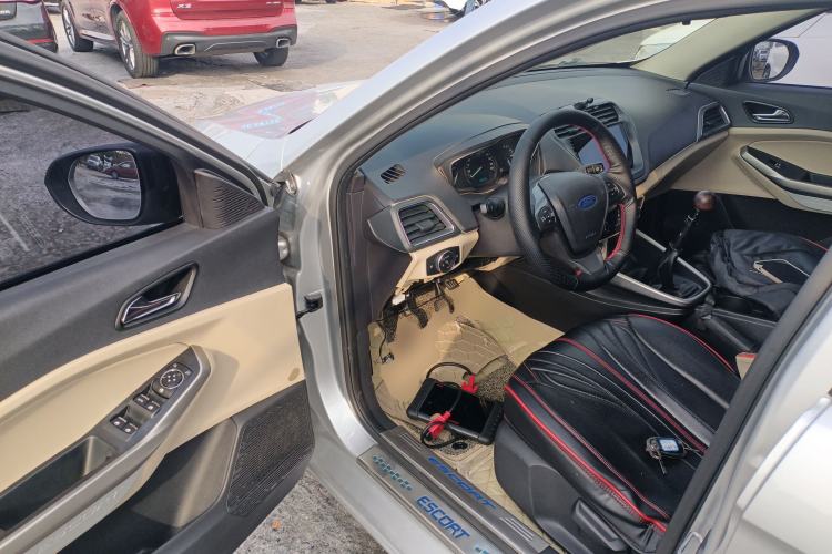 Used Ford Escort 2015 1.5L Manual Comfort Model Interior 3
