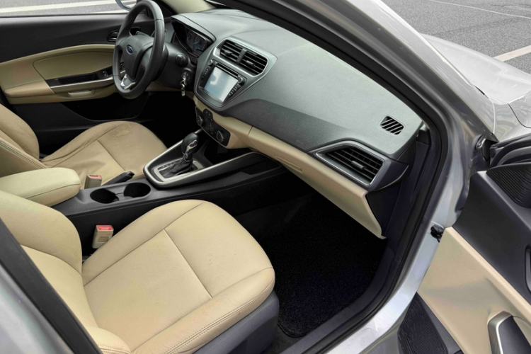 Used Ford Escort 2015 1.5L Automatic Comfort Edition Interior 5