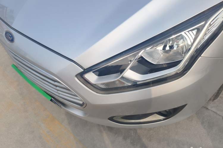 Used Ford Escort 2015 1.5L Automatic Fashion Model Left Front Headlight