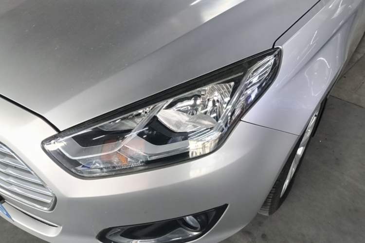 Used Ford Escort 2015 1.5L Automatic Fashion Model Left Front Headlight