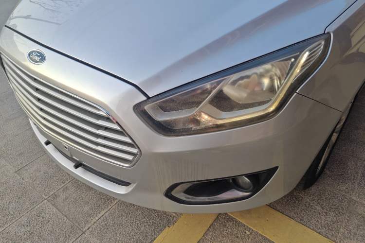 Used Ford Escort 2015 1.5L Manual Fashion Edition Left Front Headlight