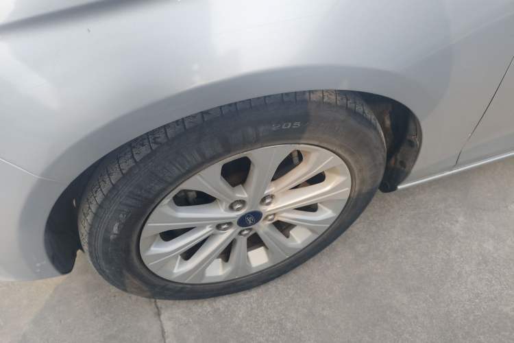 Used Ford Escort 2015 1.5L Automatic Fashion Model Left Front Wheel Hub