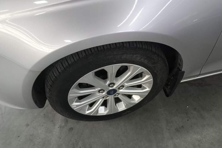 Used Ford Escort 2015 1.5L Automatic Fashion Model Left Front Wheel Hub