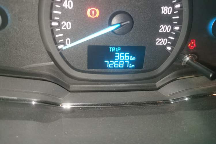 Used Ford Escort 2015 1.5L Manual Fashion Edition Odometer Close Up
