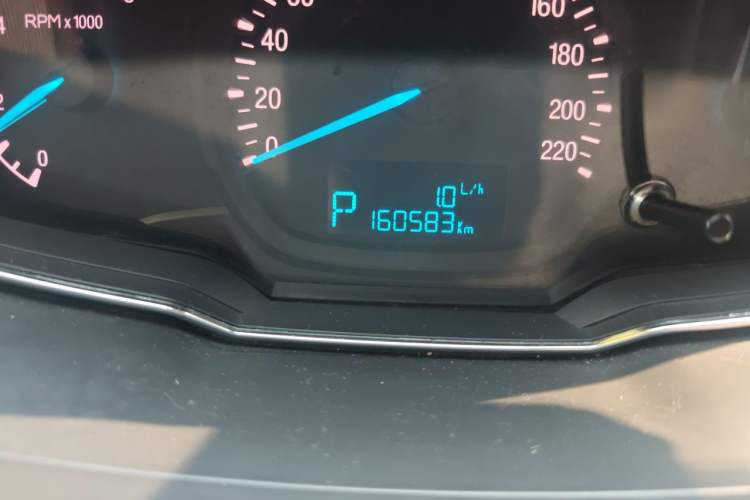 Used Ford Escort 2015 1.5L Automatic Fashion Model Odometer Close Up