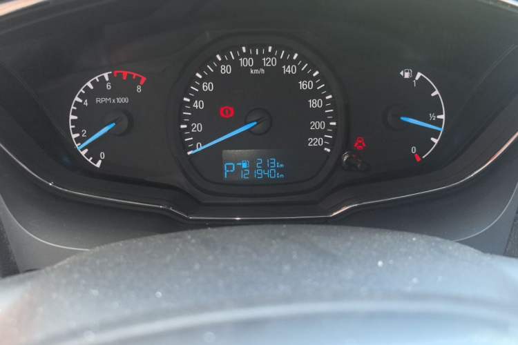 Used Ford Escort 2015 1.5L Automatic Fashion Model Odometer Close Up