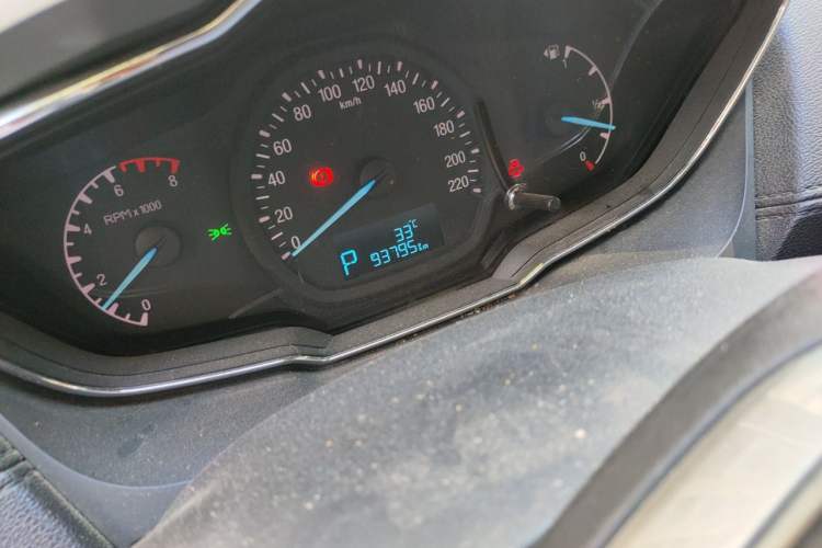 Used Ford Escort 2015 1.5L Automatic Fashion Model Odometer Close Up