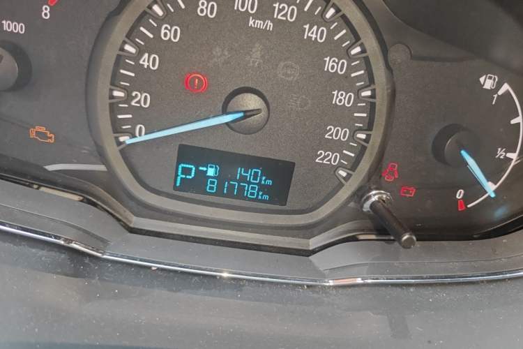 Used Ford Escort 2015 1.5L Automatic Fashion Model Odometer Close Up