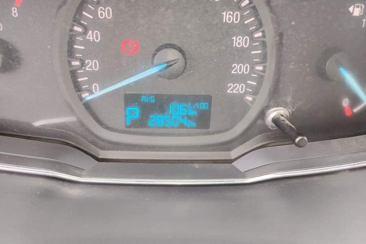 Used Ford Escort 2015 1.5L Automatic Fashion Model Odometer Close Up