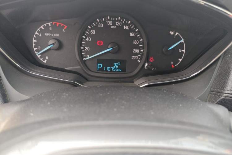 Used Ford Escort 2015 1.5L Automatic Fashion Model Odometer Close Up