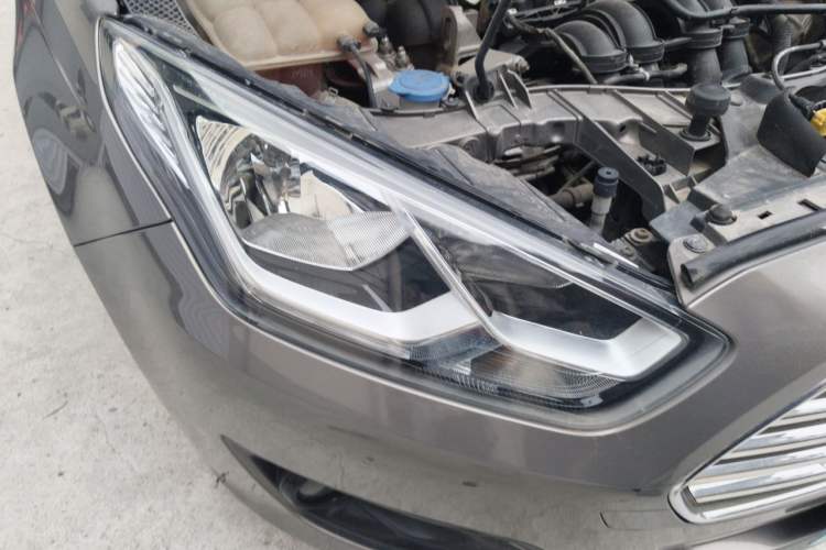 Used Ford Escort 2015 1.5L Automatic Comfort Edition Right Front Headlight