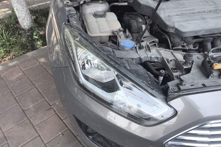 Used Ford Escort 2015 1.5L Automatic Comfort Edition Right Front Headlight