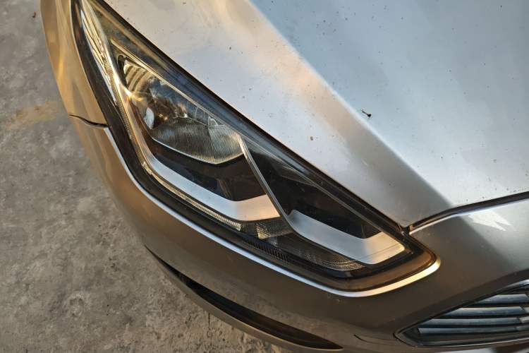Used Ford Escort 2015 1.5L Automatic Comfort Edition Right Front Headlight